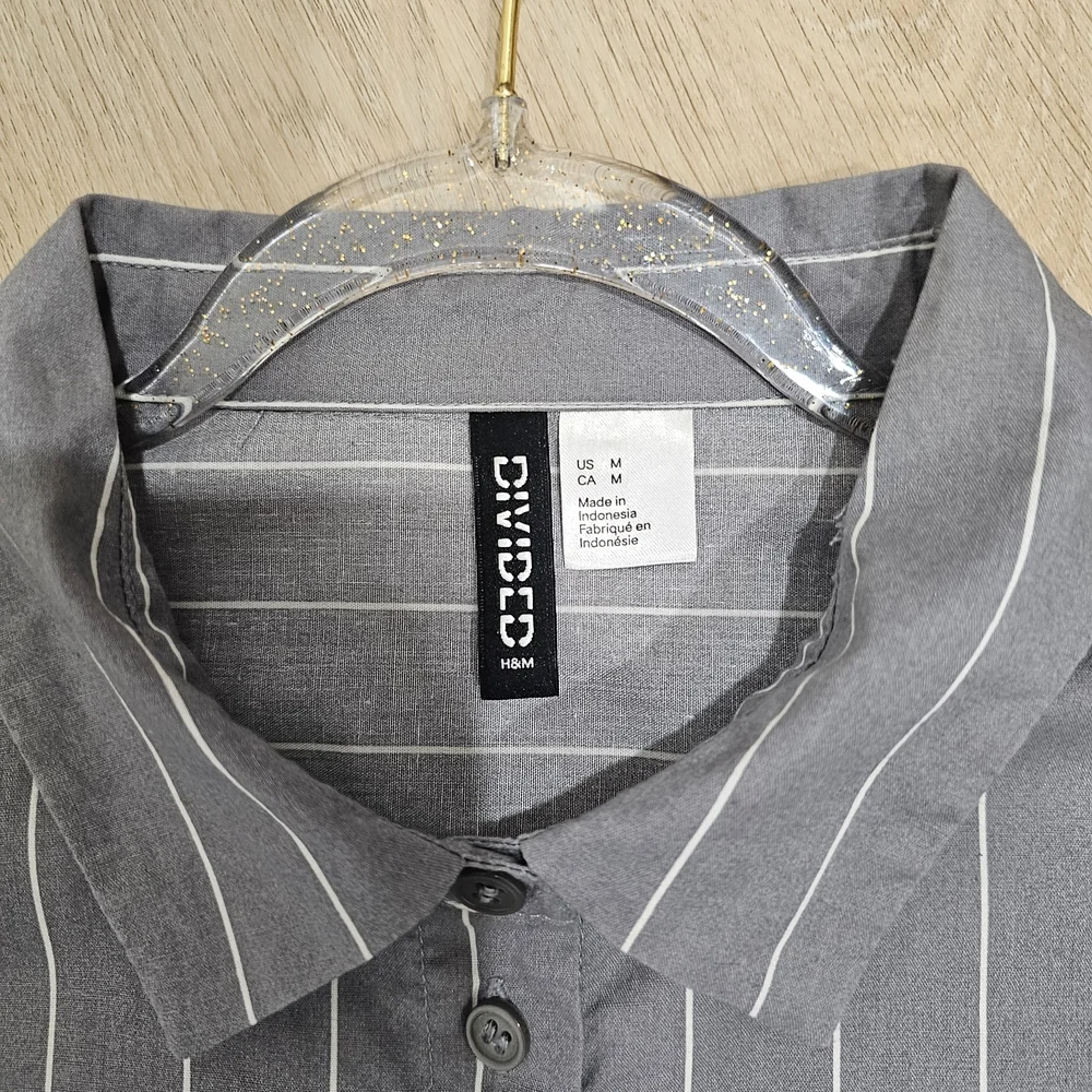 H&M Divided Gray Pinstripe Oversized Button Down Shirt Cotton Size M - Picture 3 of 10